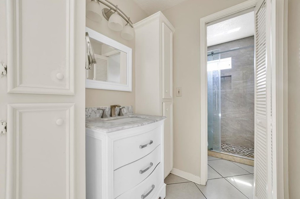 11111 Bandlon Dr, Houston TX  77072-1908 exterior