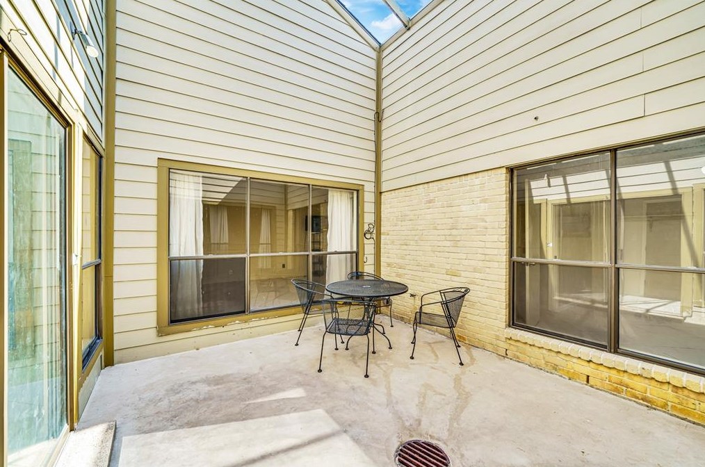 11111 Bandlon Dr, Houston TX  77072-1908 exterior