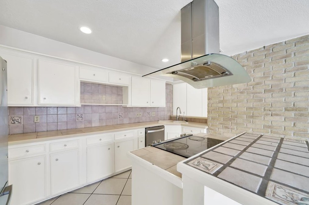 11111 Bandlon Dr, Houston TX  77072-1908 exterior