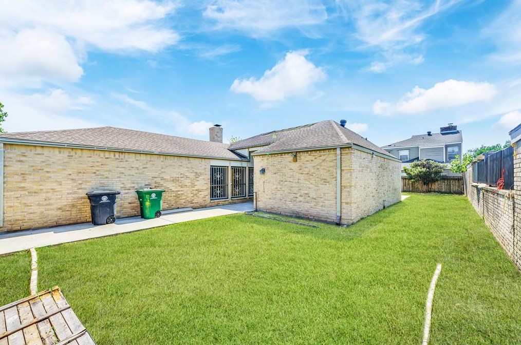 11111 Bandlon Dr, Houston TX  77072-1908 exterior