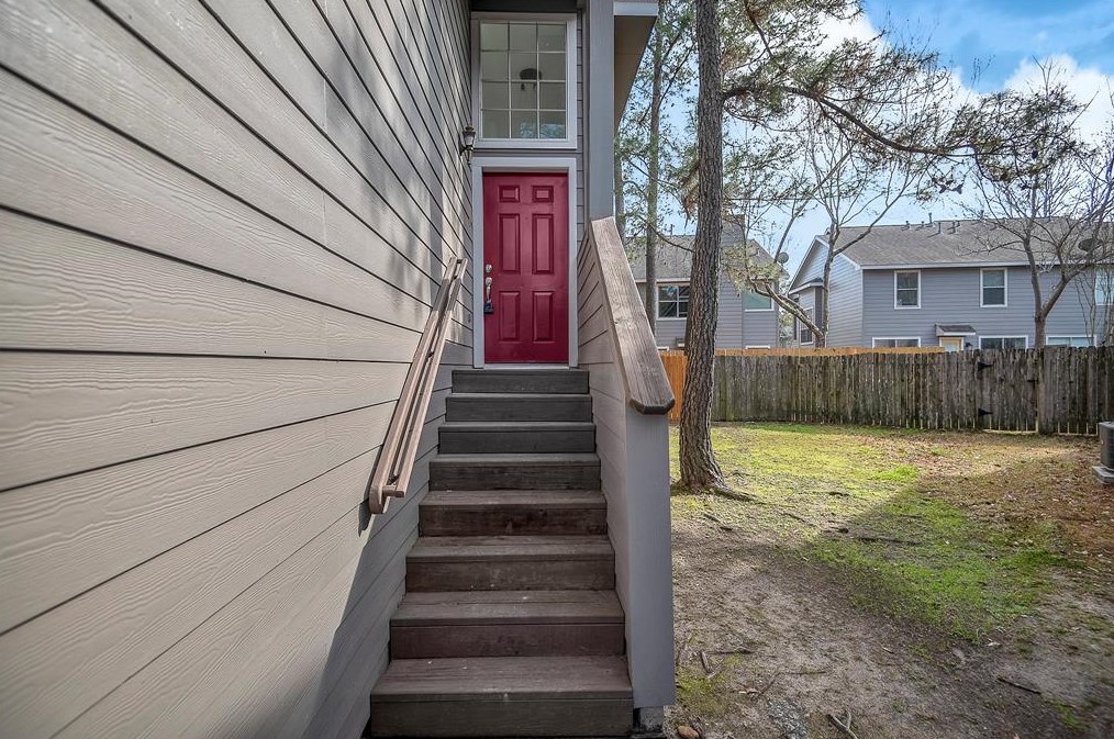 18 Jenny Wren Ct, Spring TX  77382-2301 exterior