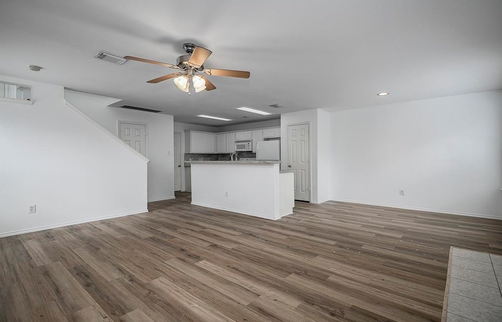 18 Jenny Wren Ct, Spring TX  77382-2301 exterior