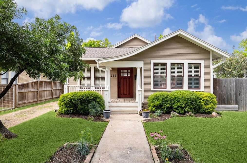 1135 Fugate St, Houston, TX 77009-5015