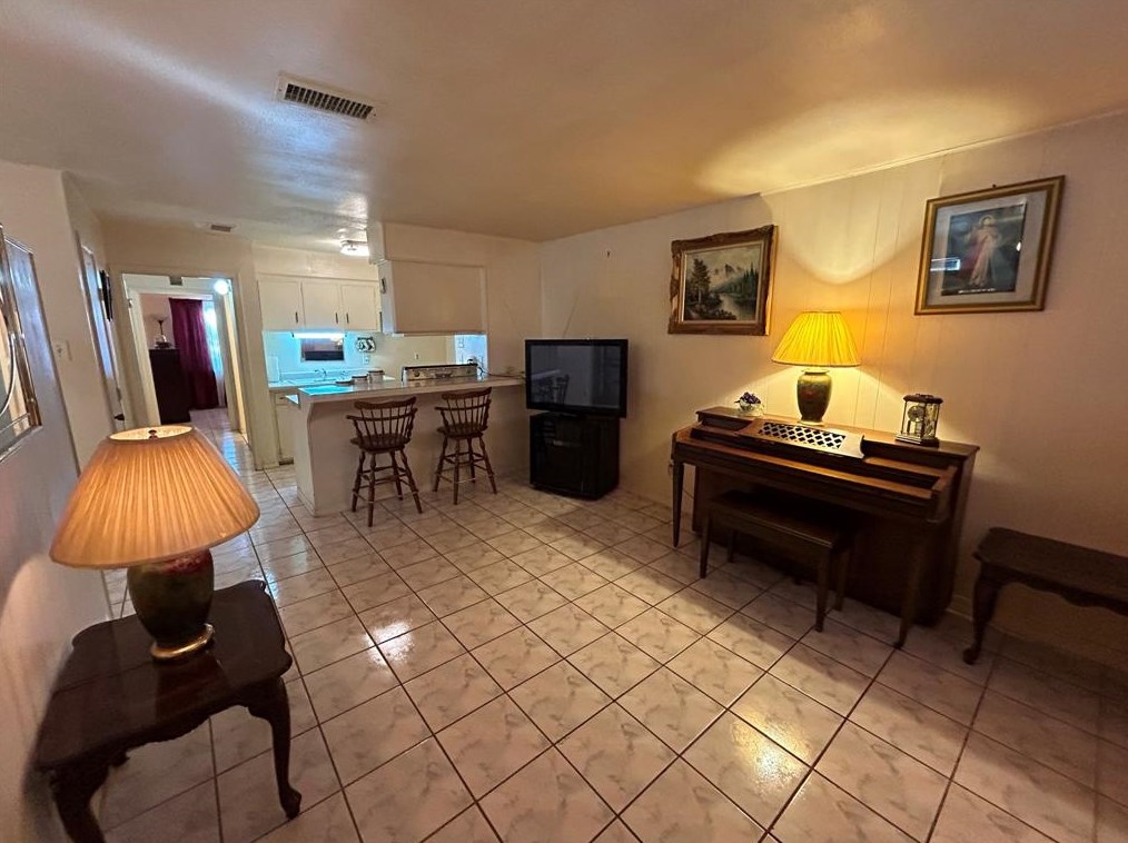 10202 Buena Park Dr, Houston, TX 77089-1404