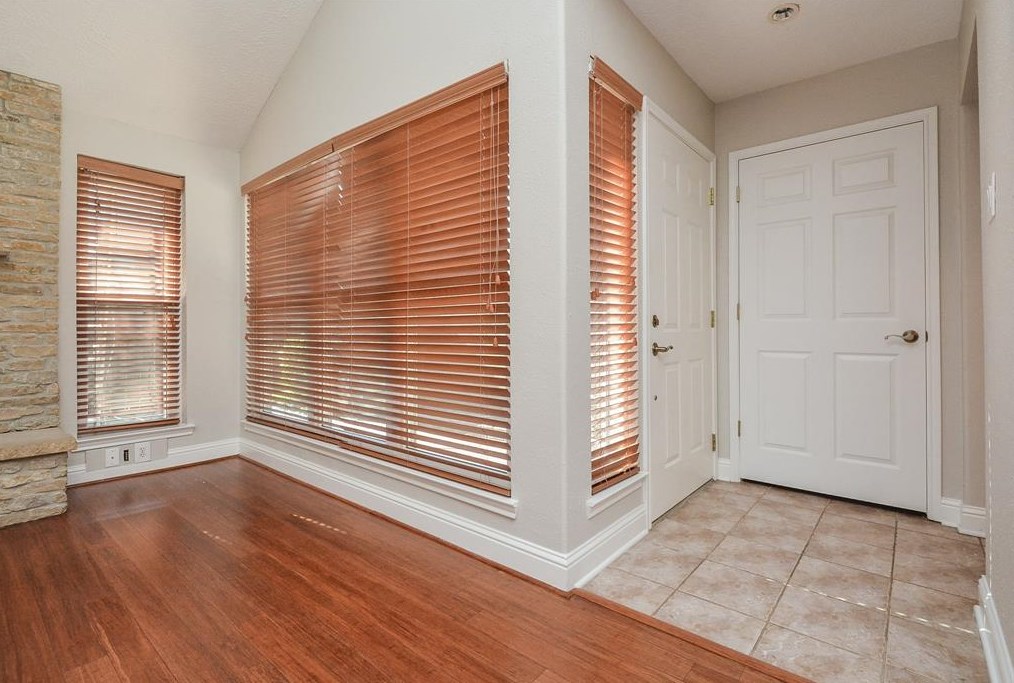 13859 Hollowgreen Dr, Houston TX  77082-1811 exterior