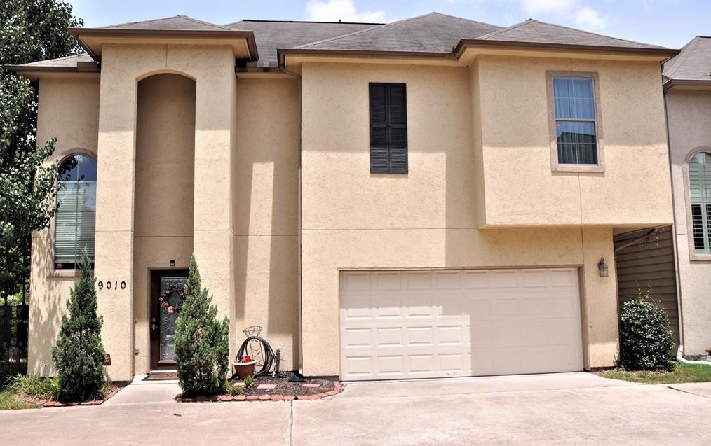 9010 Laverne Park Ln, Houston, TX 77080