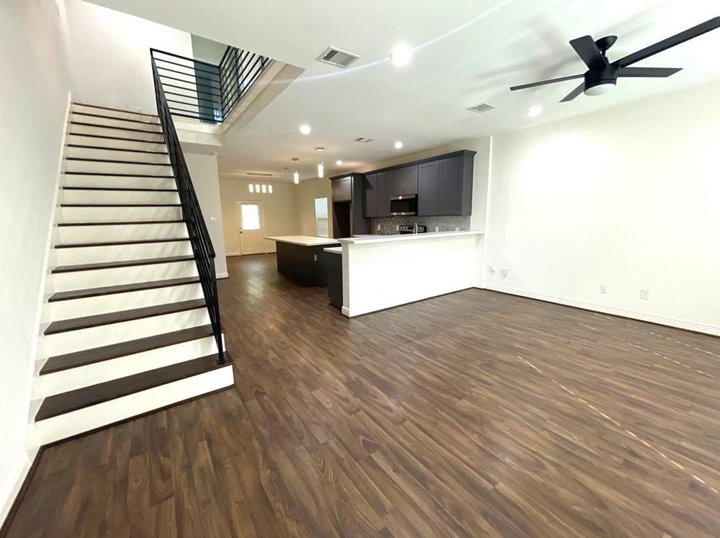4913 Southwind St #b, Houston, TX 77033
