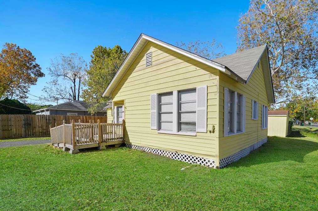 111 Hafer St, Baytown, TX 77520