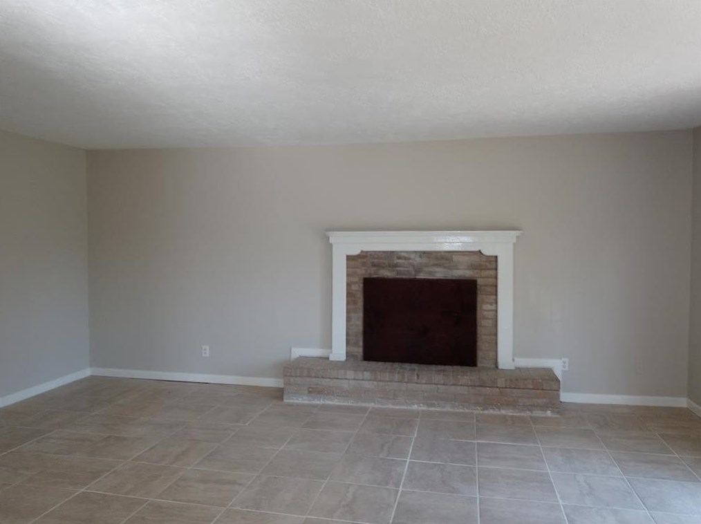 501 S Holmes St, Morgans Point, TX 77571