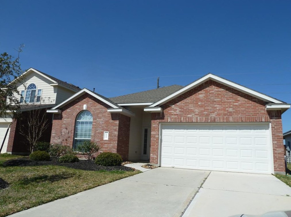 6526 Bella Noche Dr, Spring TX  77379-5664 exterior