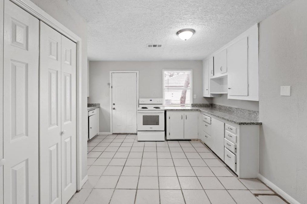 2101 Fayle St, Baytown TX  77520-5722 exterior