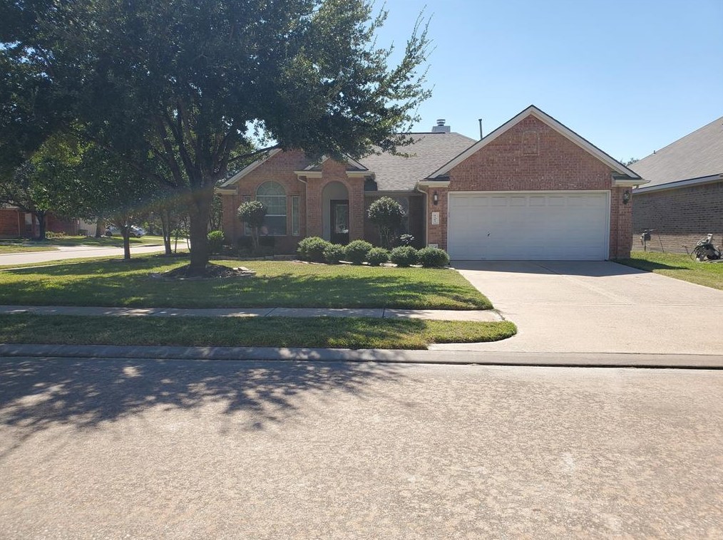 9303 Dewmont Ln, Houston, TX 77070