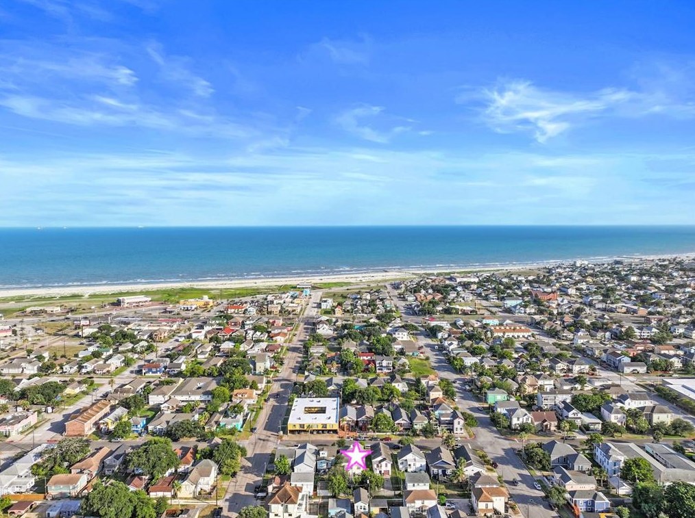 810 Winnie St, Galveston TX 77550-5133 exterior