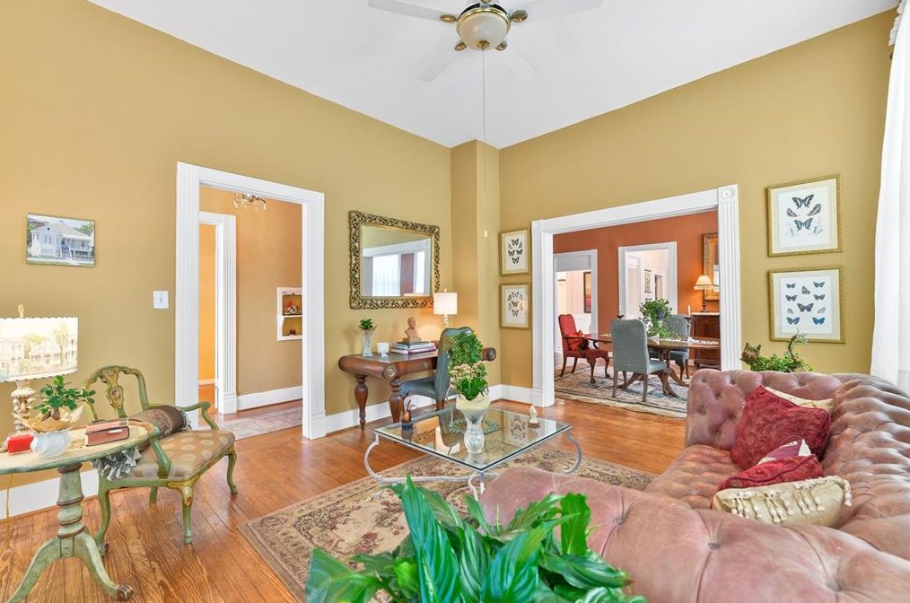 810 Winnie St, Galveston TX 77550-5133 exterior