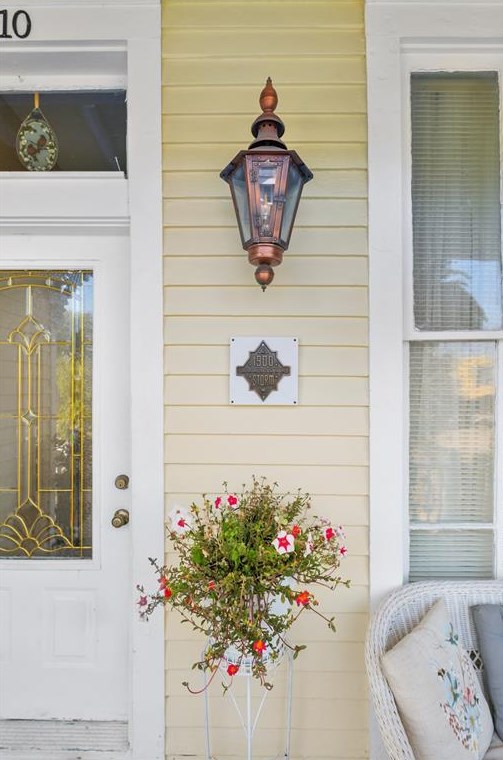 810 Winnie St, Galveston TX 77550-5133 exterior