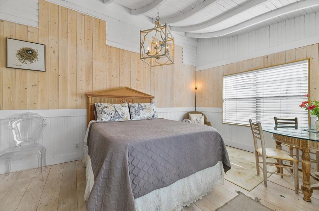 810 Winnie St, Galveston TX 77550-5133 exterior