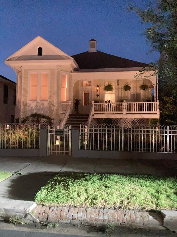 810 Winnie St, Galveston TX 77550-5133 exterior