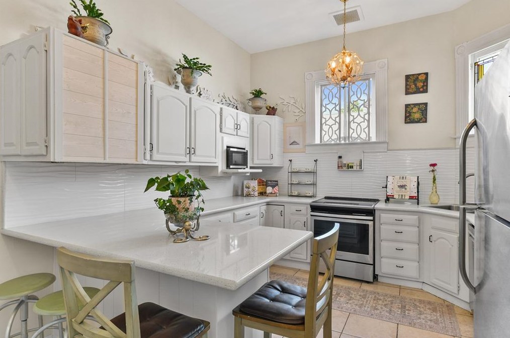 810 Winnie St, Galveston TX 77550-5133 exterior