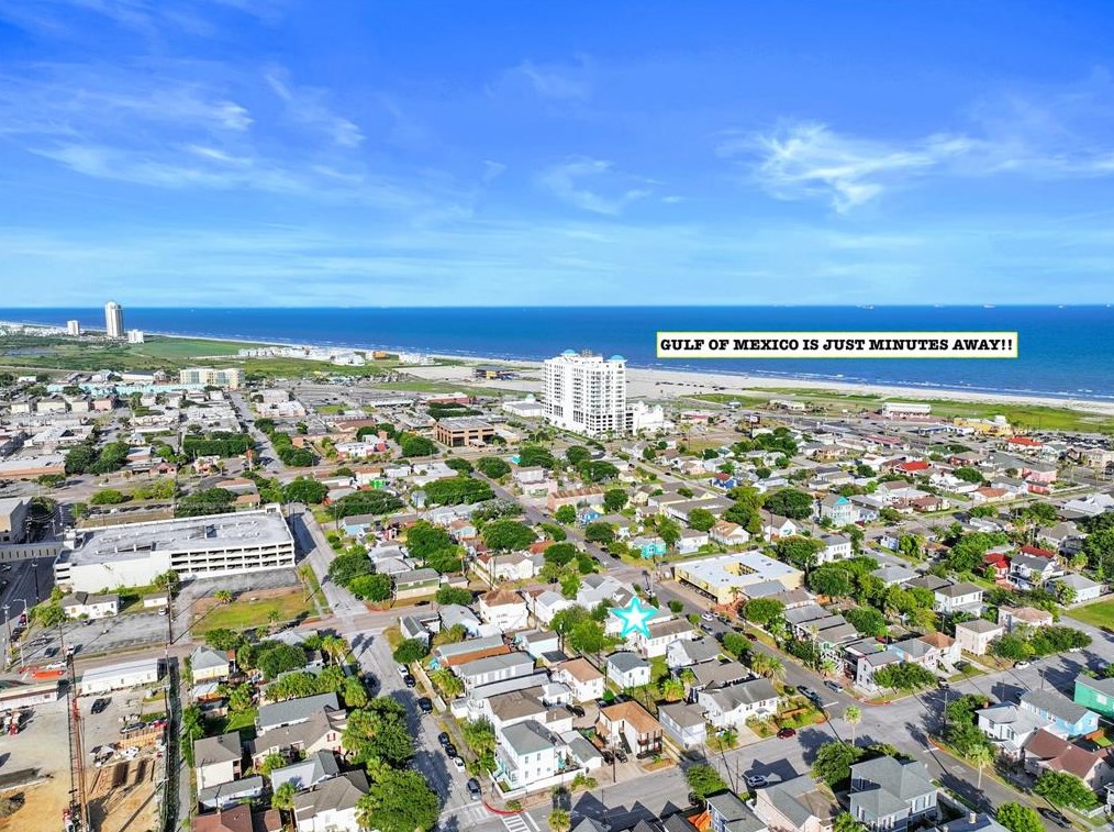 810 Winnie St, Galveston TX 77550-5133 exterior