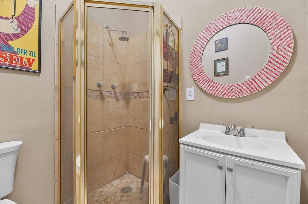 810 Winnie St, Galveston TX 77550-5133 exterior