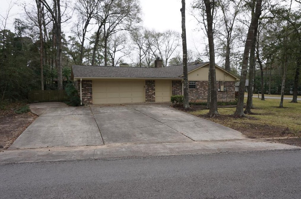 41 Greentree Ln, Conroe, TX 77304