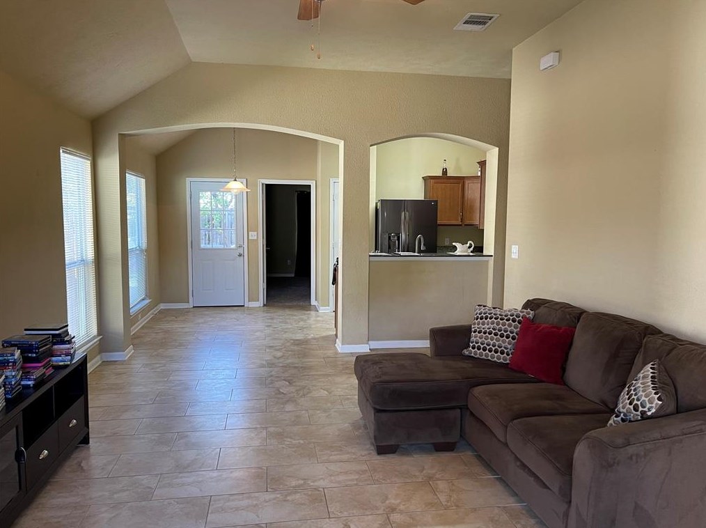 115 Briarwood Dr, Huntsville, TX 77320