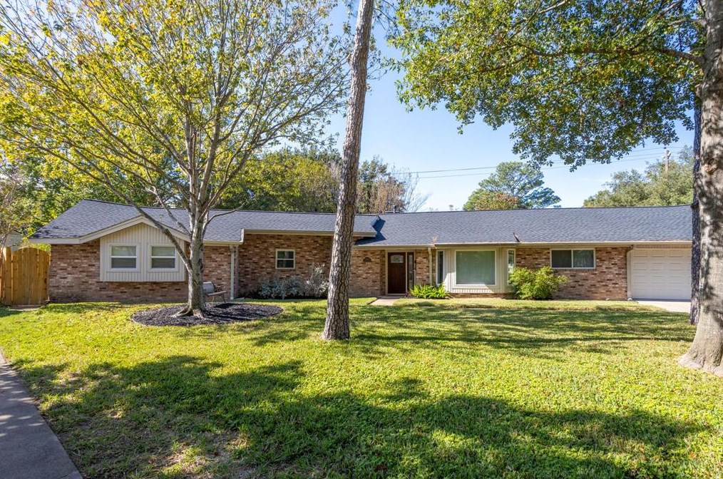 11433 Ash Creek Dr, Houston, TX 77043