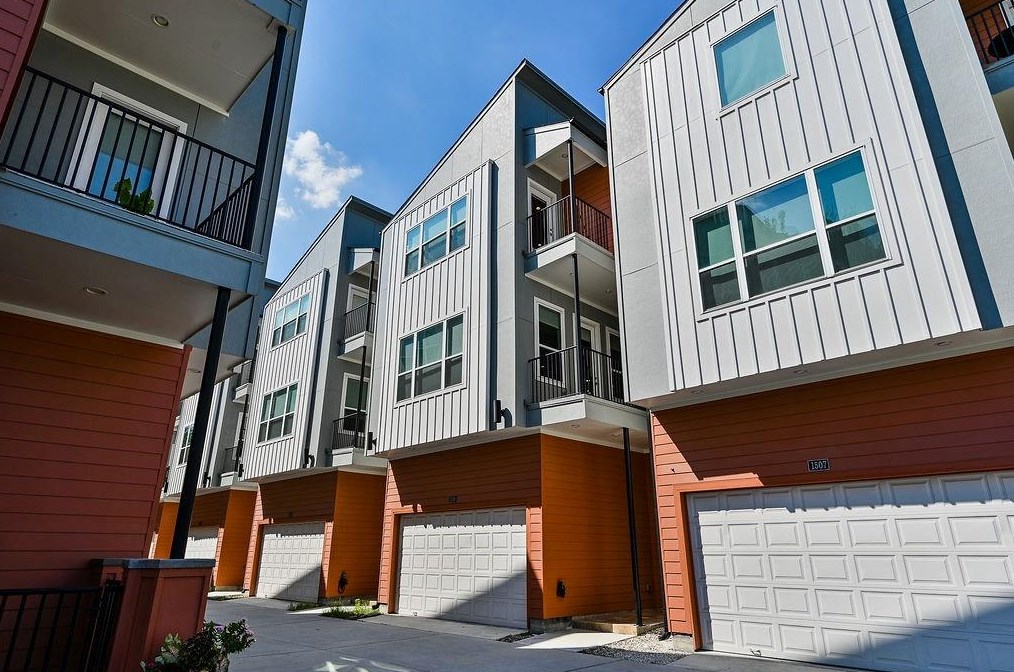1509 Hickory St, Houston, TX 77007-4128