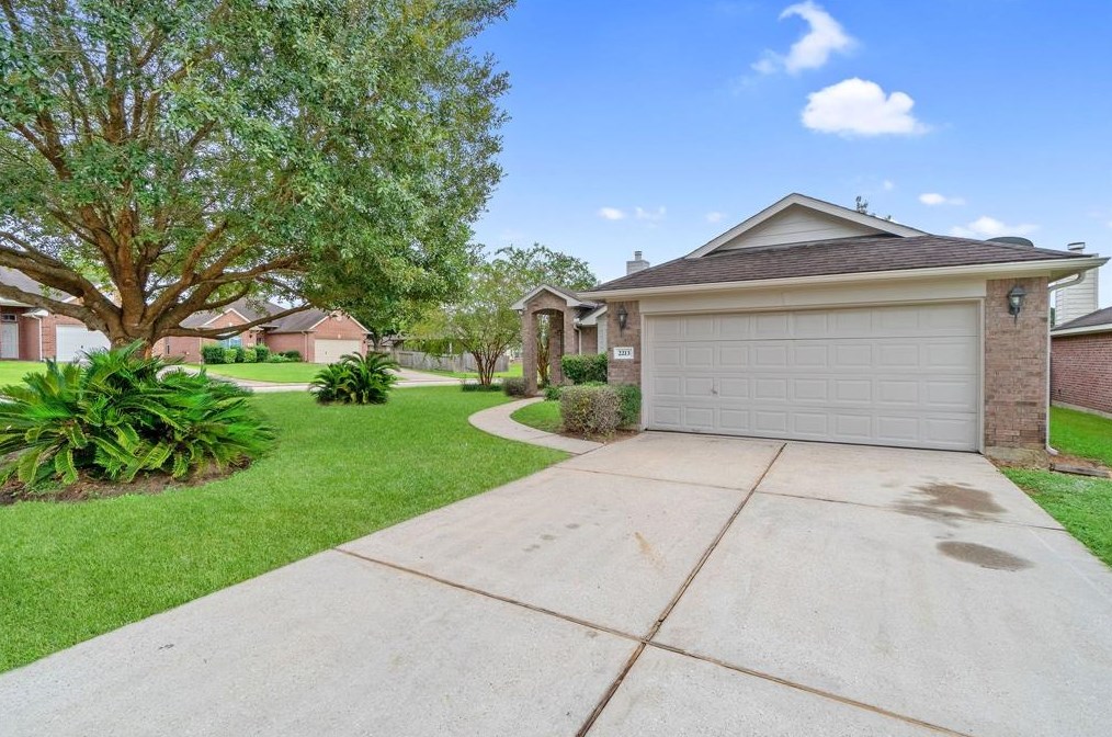 2213 Nicholas Xing, Conroe, TX 77304