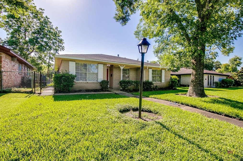 8835 Martin Luther King Blvd, Houston, TX 77033