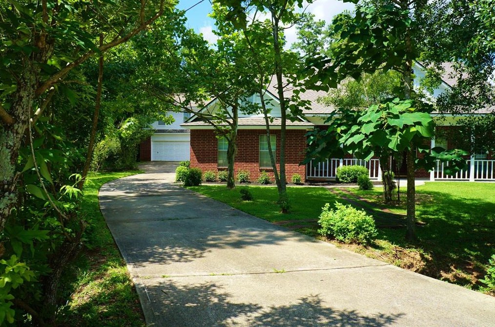 2429 Chantilly Ln, Conroe, TX 77384