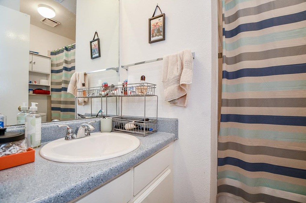 16138 Corsair Rd, Houston TX 77053-3444 exterior