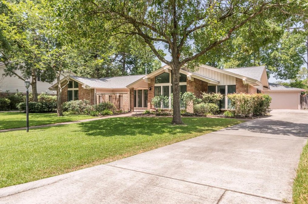 18506 Point Lookout Dr, Houston, TX 77058