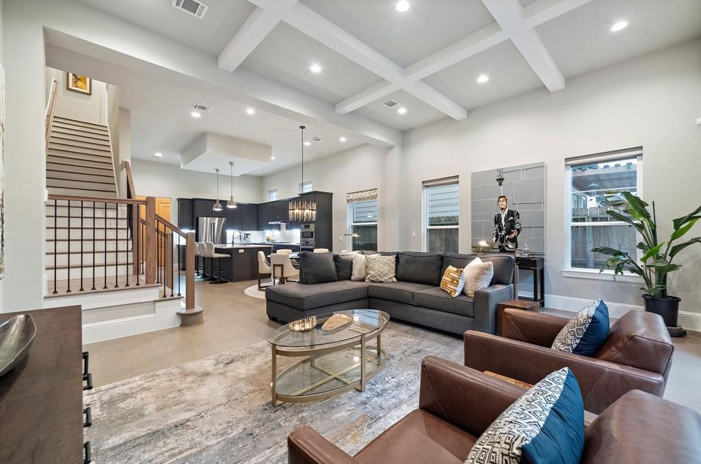 832 Lawrence St, Houston, TX 77007-1437