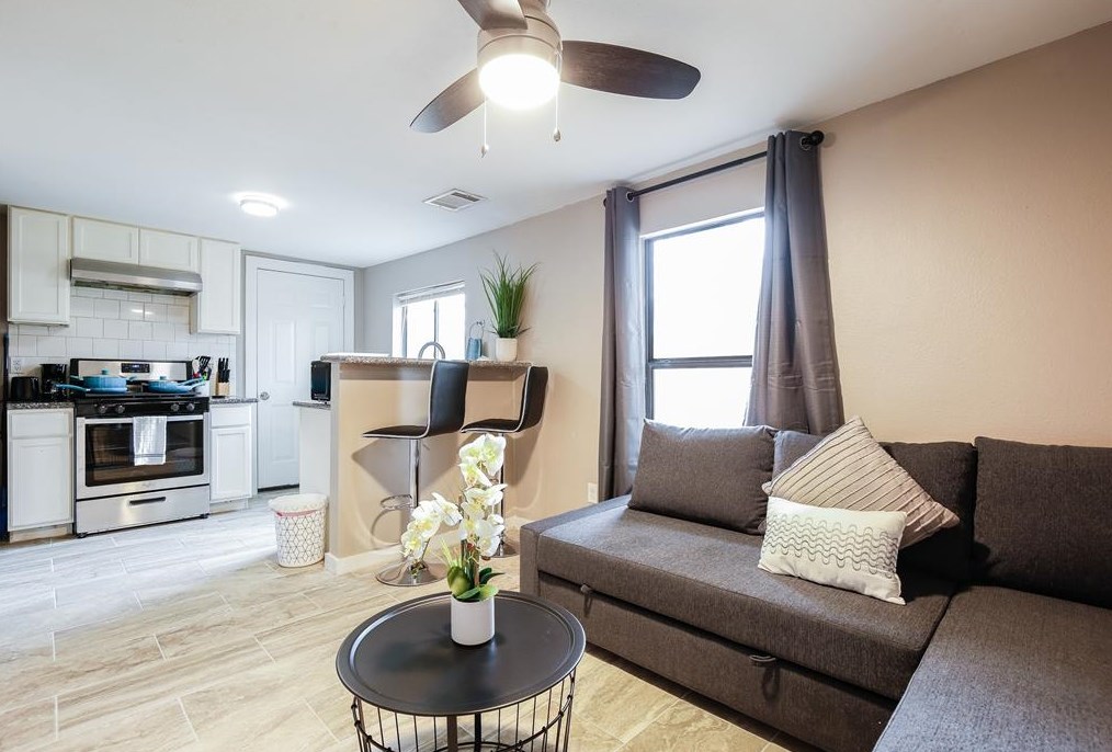 1307 Boulder St, Houston TX  77012-3407 exterior