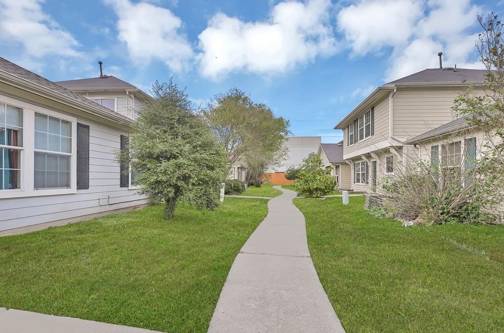 935 Verde Trails Dr, Houston, TX 77073