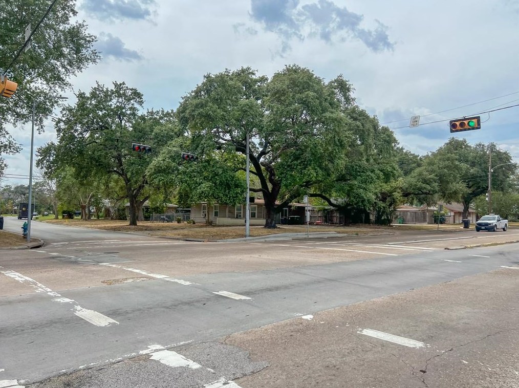 3817 Ella Blvd, Houston, TX 77018-5260