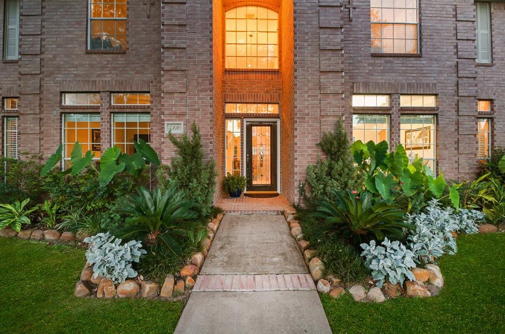 5310 Indian Shores Ln, Houston TX  77041-4298 exterior