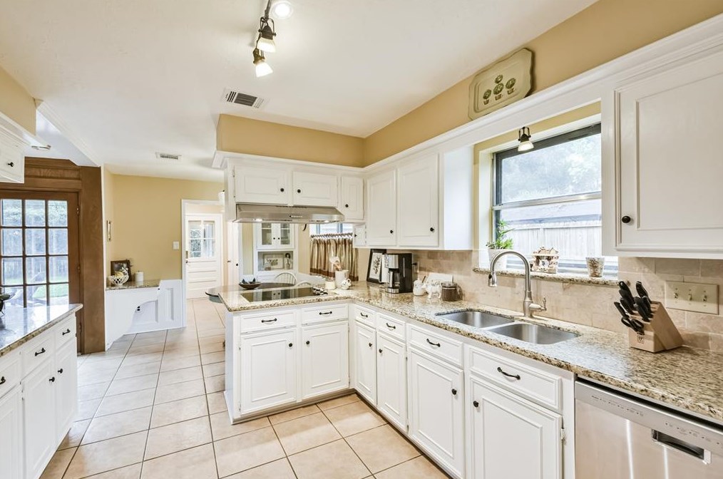11915 Normont Dr, Houston TX  77070-2958 exterior