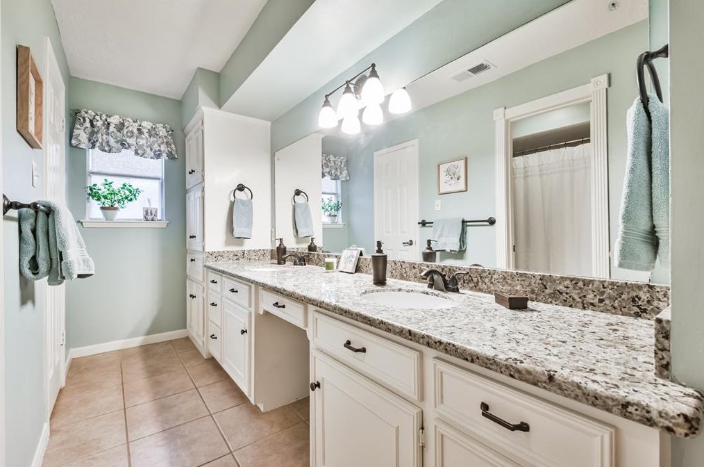 11915 Normont Dr, Houston TX  77070-2958 exterior