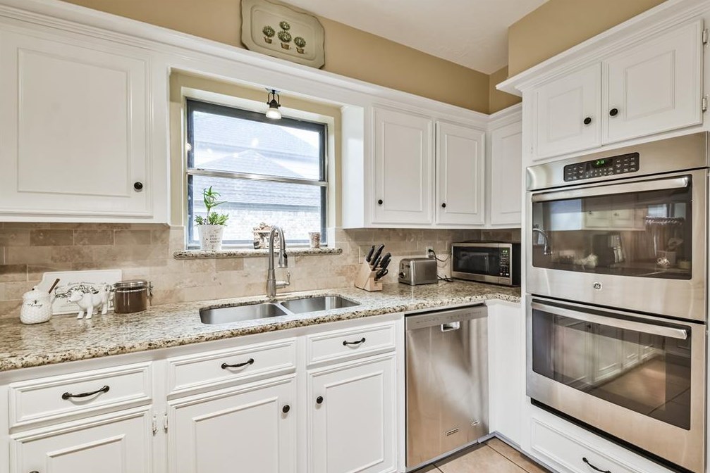 11915 Normont Dr, Houston TX  77070-2958 exterior