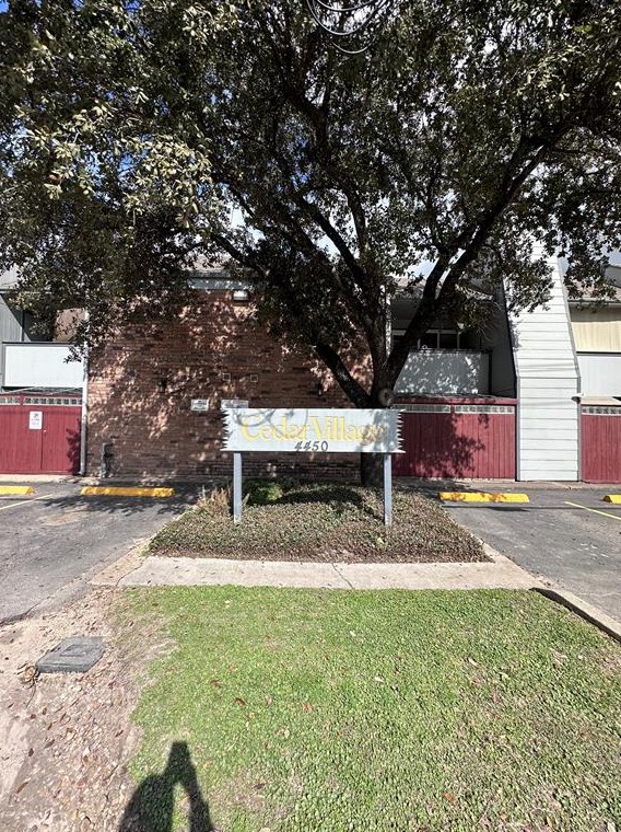 4450 Sherwood Ln #10, Houston, TX 77092
