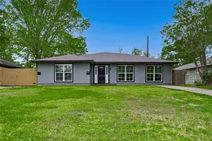1425 Confederate Rd, Houston, TX 77055 - Photo 1