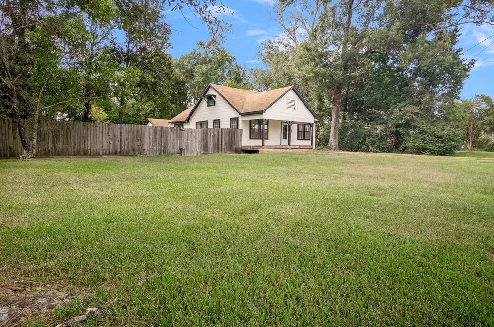 2301 W Lucas Dr, Beaumont, TX 77706