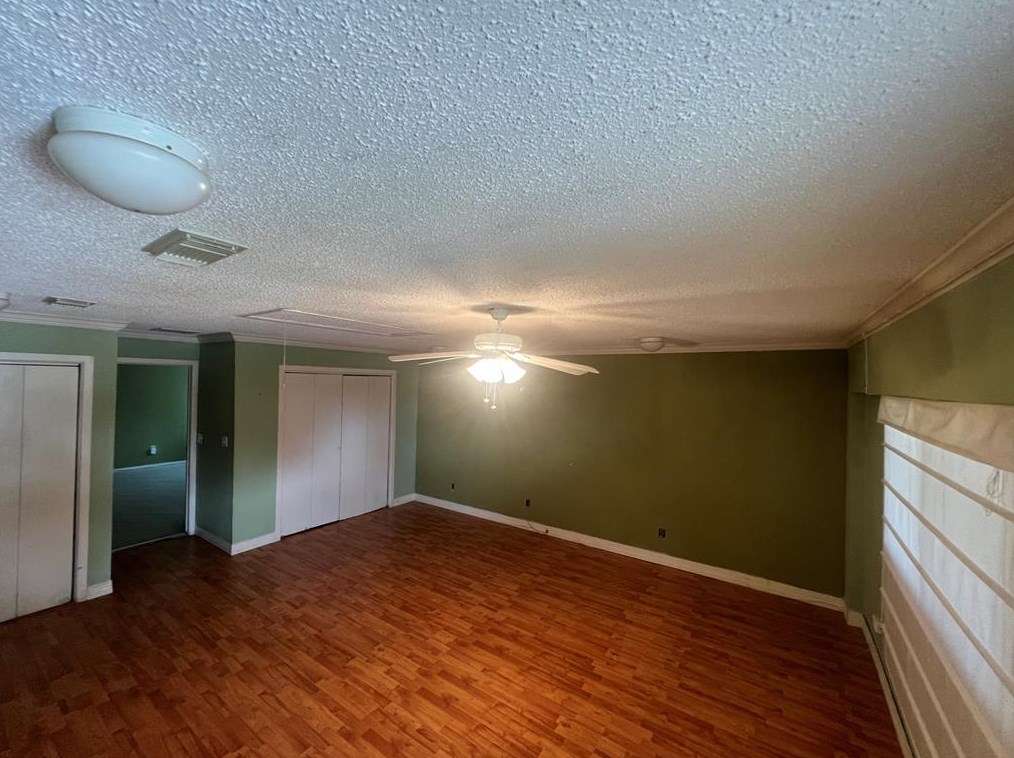 205 Bert St, Angleton, TX 77515