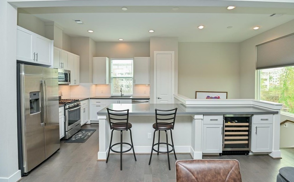 2404 Maxroy St, Houston TX  77007-1063 exterior