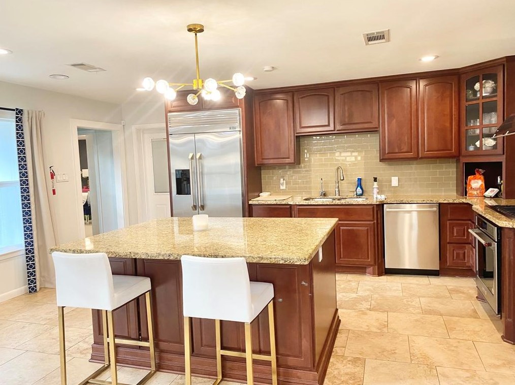 729 Camelot Ln, Houston TX  77024-5530 exterior