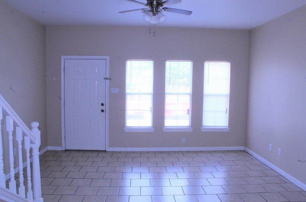 1616 Avenue N #8, Huntsville, TX 77340