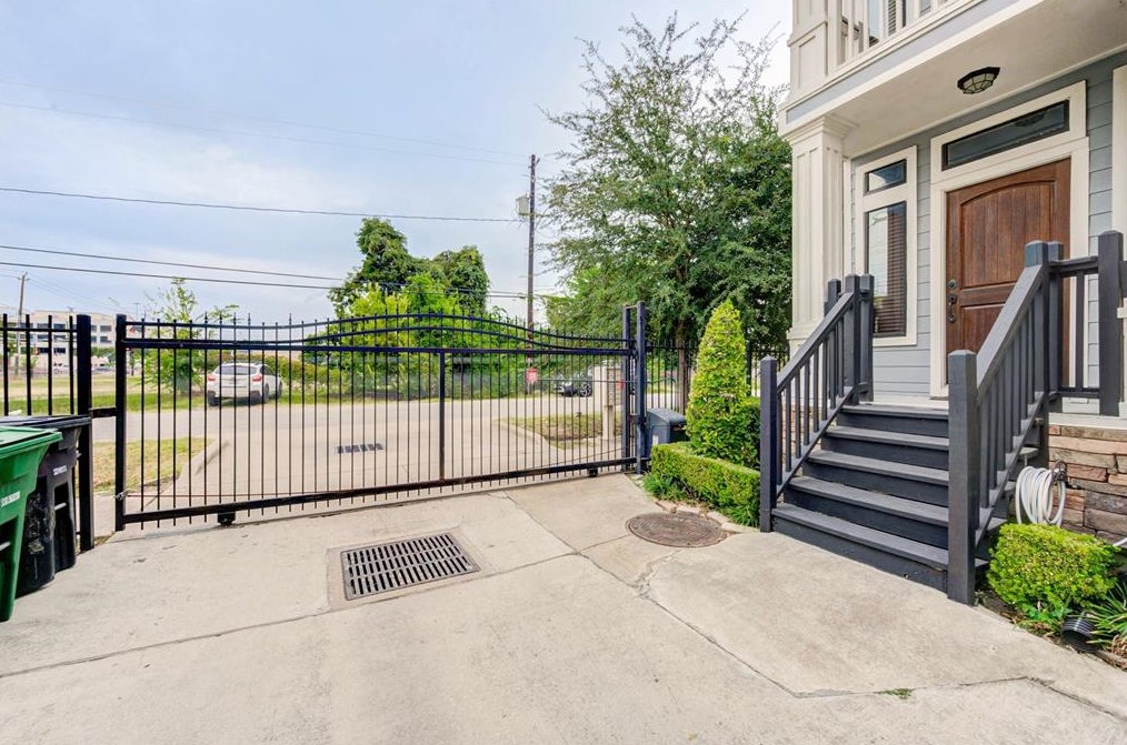 1626 W 25th St #c, Houston, TX 77008