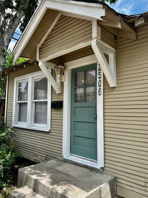 2506 Columbia St, Houston TX  77008-2336 exterior